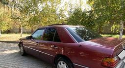 Mercedes-Benz E 220 1993 года за 2 300 000 тг. в Алматы – фото 3