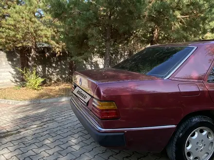 Mercedes-Benz E 220 1993 года за 2 300 000 тг. в Алматы – фото 5