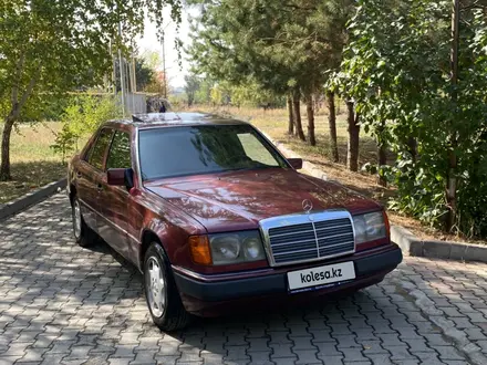 Mercedes-Benz E 220 1993 года за 2 300 000 тг. в Алматы – фото 8