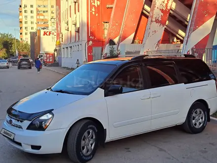 Kia Carnival 2009 года за 8 500 000 тг. в Актобе – фото 2