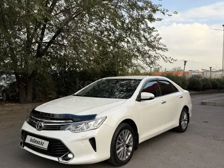Toyota Camry 2016 года за 11 800 000 тг. в Алматы – фото 2