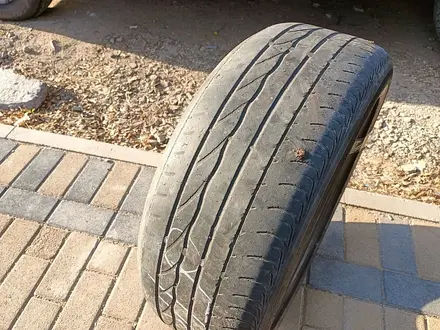 ОДНА шина 215/55 R17 — "Bridgestone Turanza ER300" (Испания), лет за 5 000 тг. в Астана – фото 2