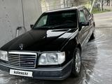 Mercedes-Benz E 220 1993 года за 2 200 000 тг. в Алматы – фото 2