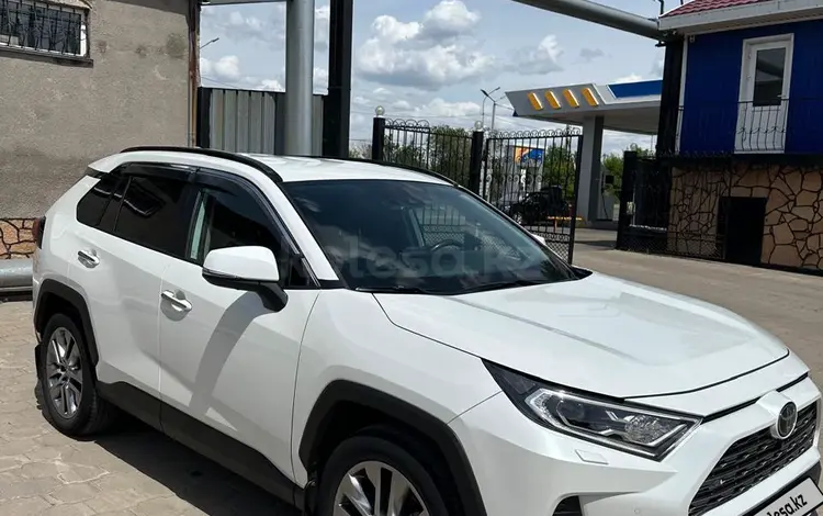 Toyota RAV4 2021 года за 18 300 000 тг. в Караганда