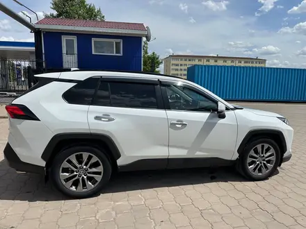 Toyota RAV4 2021 года за 18 300 000 тг. в Караганда – фото 3