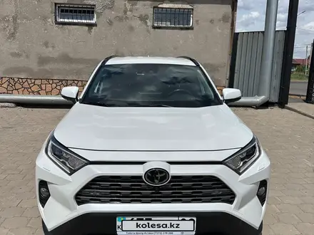 Toyota RAV4 2021 года за 18 300 000 тг. в Караганда – фото 2