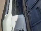 Передний бампер Mitsubishi L200 за 130 000 тг. в Актобе – фото 2