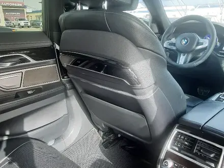 BMW 730 2018 года за 25 000 000 тг. в Алматы – фото 32