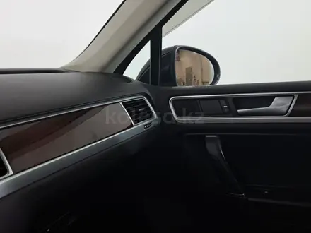 Volkswagen Touareg 2014 года за 9 490 000 тг. в Астана – фото 26