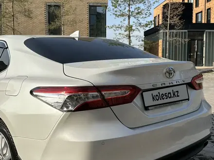 Toyota Camry 2019 года за 15 300 000 тг. в Алматы – фото 3