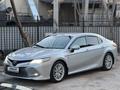 Toyota Camry 2018 года за 13 000 000 тг. в Алматы – фото 2