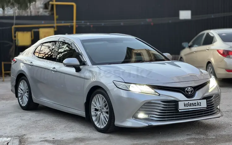 Toyota Camry 2018 года за 13 000 000 тг. в Алматы