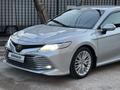 Toyota Camry 2018 года за 13 000 000 тг. в Алматы – фото 4