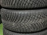 Шины Michelin X-Ice North 4 В идеальном состоянии вместе с дисками оригинал за 1 950 000 тг. в Астана – фото 2