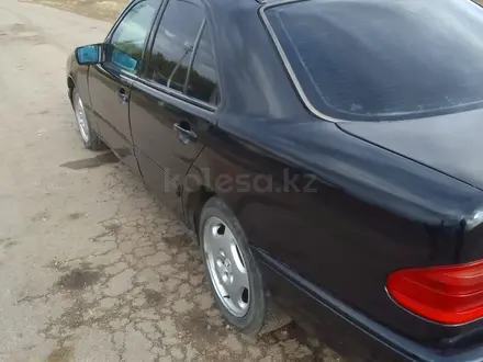 Mercedes-Benz E 200 1997 года за 2 400 000 тг. в Кокшетау – фото 7