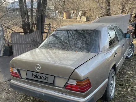 Mercedes-Benz E 230 1992 года за 700 000 тг. в Есик – фото 11