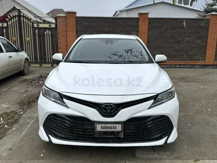 Toyota Camry 2018 года за 8 200 000 тг. в Актобе – фото 6