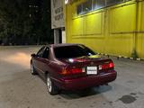 Toyota Camry 1997 годаүшін3 050 000 тг. в Семей – фото 3
