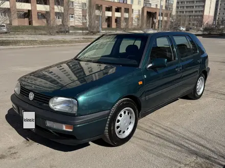 Volkswagen Golf 1996 года за 1 900 000 тг. в Астана