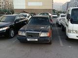 Mercedes-Benz E 220 1994 года за 850 000 тг. в Алматы