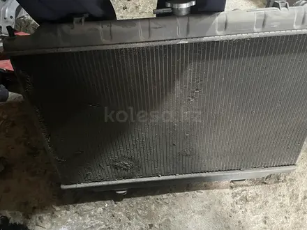 Радиатор и вентиляторе ниссан сеферу и максима А33 за 45 000 тг. в Алматы – фото 5