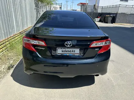 Toyota Camry 2014 года за 5 800 000 тг. в Атырау – фото 2