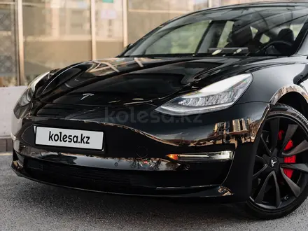 Tesla Model 3 2019 года за 10 000 000 тг. в Алматы – фото 4