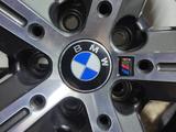 Комплект оригинальных колес BMW X6 M50i за 750 000 тг. в Шымкент – фото 2