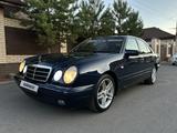 Mercedes-Benz E 230 1997 годаүшін1 600 000 тг. в Караганда – фото 2