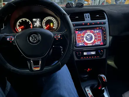 Volkswagen Polo 2015 года за 5 700 000 тг. в Атырау – фото 14