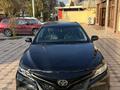 Toyota Camry 2018 года за 8 500 000 тг. в Шымкент – фото 2