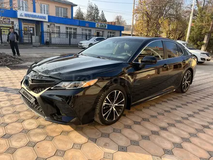 Toyota Camry 2018 года за 8 500 000 тг. в Шымкент – фото 3