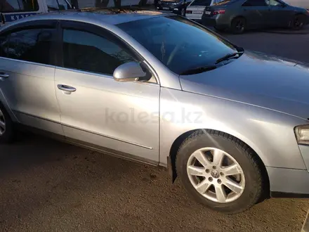 Volkswagen Passat 2005 года за 3 900 000 тг. в Павлодар – фото 4