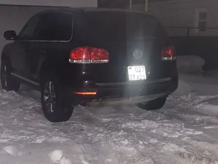 Volkswagen Touareg 2004 года за 4 500 000 тг. в Уральск – фото 3