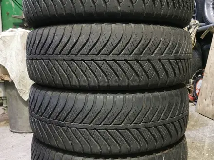 Резина 215/60 r17 Good Year из Японии за 72 000 тг. в Алматы