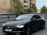 Hyundai Sonata 2021 года за 11 450 000 тг. в Актобе – фото 2