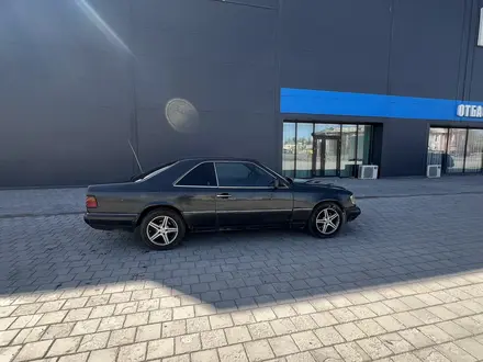 Mercedes-Benz E 220 1994 года за 1 400 000 тг. в Караганда – фото 5