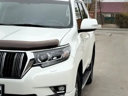 Toyota Land Cruiser Prado 2020 года за 23 500 000 тг. в Актобе – фото 3