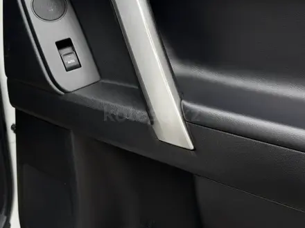 Toyota Land Cruiser Prado 2020 года за 23 500 000 тг. в Актобе – фото 20