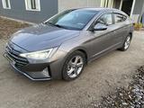 Hyundai Elantra 2020 годаfor8 200 000 тг. в Актобе – фото 2