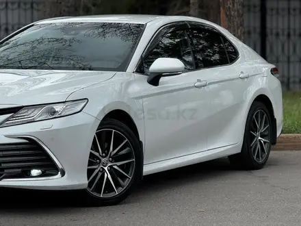 Toyota Camry 2022 года за 16 300 000 тг. в Усть-Каменогорск – фото 14