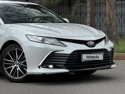 Toyota Camry 2022 года за 16 300 000 тг. в Усть-Каменогорск