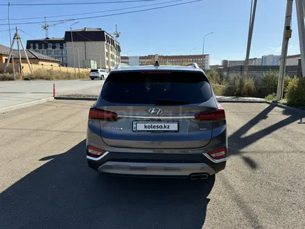 Hyundai Santa Fe 2020 года за 14 800 000 тг. в Караганда – фото 2