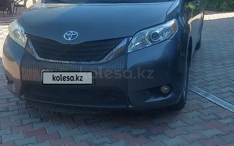 Toyota Sienna 2013 годаfor10 500 000 тг. в Шымкент