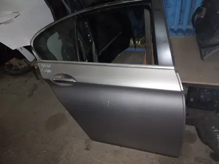 Задняя правая дверь BMW f10 сборе за 200 000 тг. в Алматы