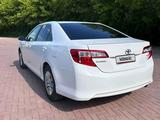 Toyota Camry 2012 года за 5 100 000 тг. в Уральск – фото 2
