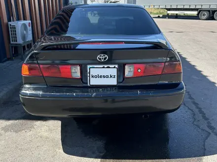 Toyota Camry 2001 года за 2 700 000 тг. в Мерке – фото 6