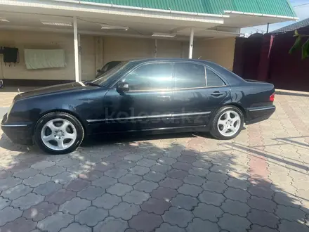 Mercedes-Benz E 320 2000 года за 3 500 000 тг. в Алматы – фото 4