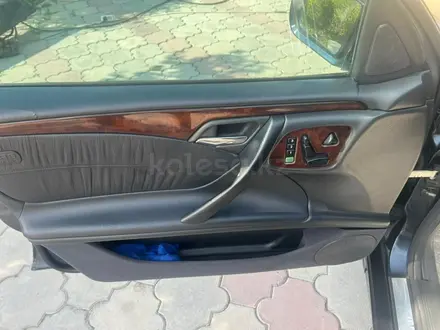 Mercedes-Benz E 320 2000 года за 3 500 000 тг. в Алматы – фото 5