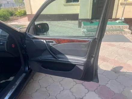 Mercedes-Benz E 320 2000 года за 3 500 000 тг. в Алматы – фото 10